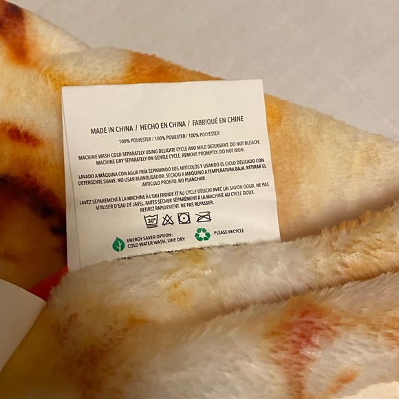 Official Netflix Movie Night Popcorn Blanket & Netflix Logo Pillow Cover Set - Picture 12 of 12